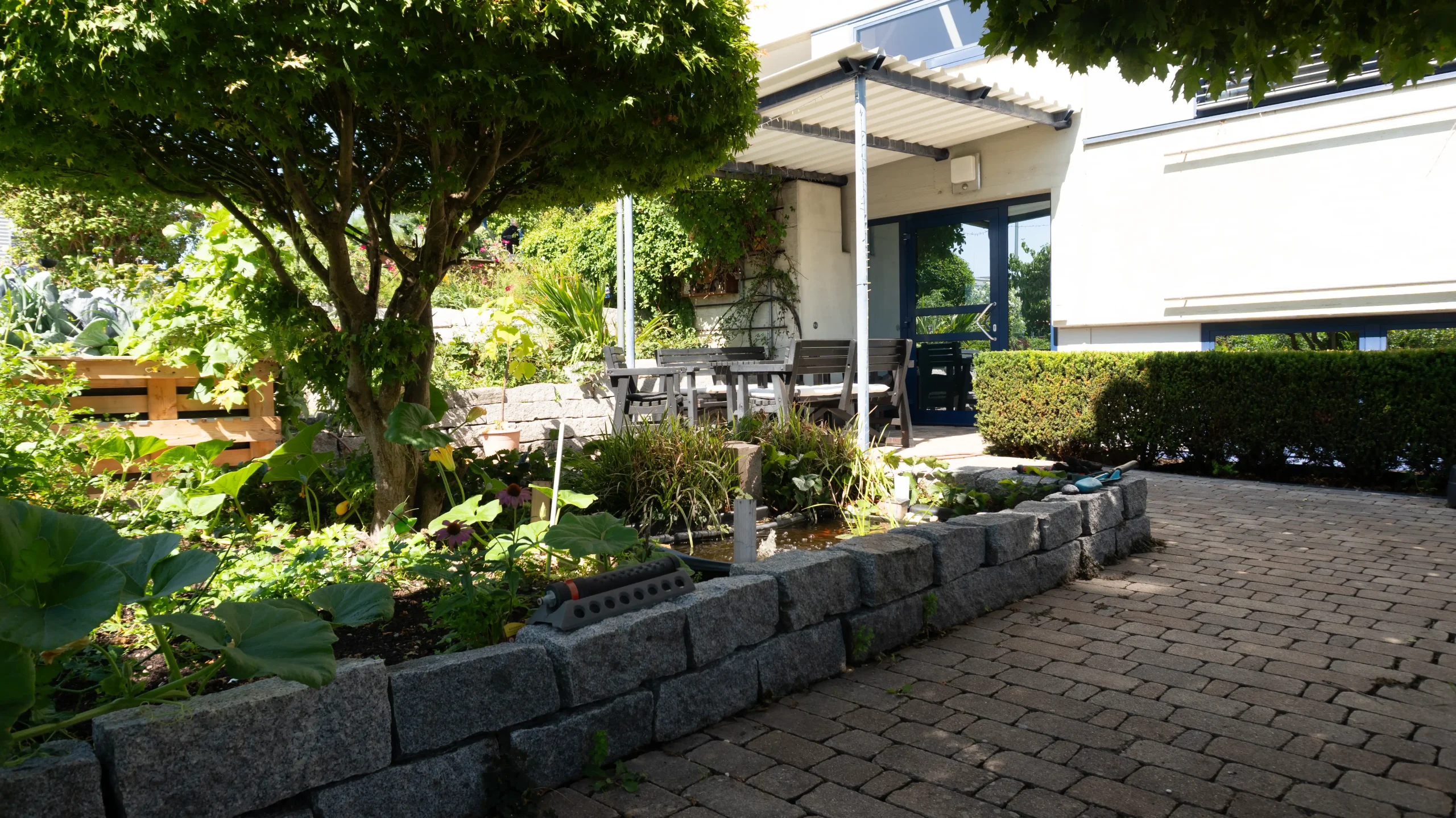Gebäude und Garten der Tagespflege