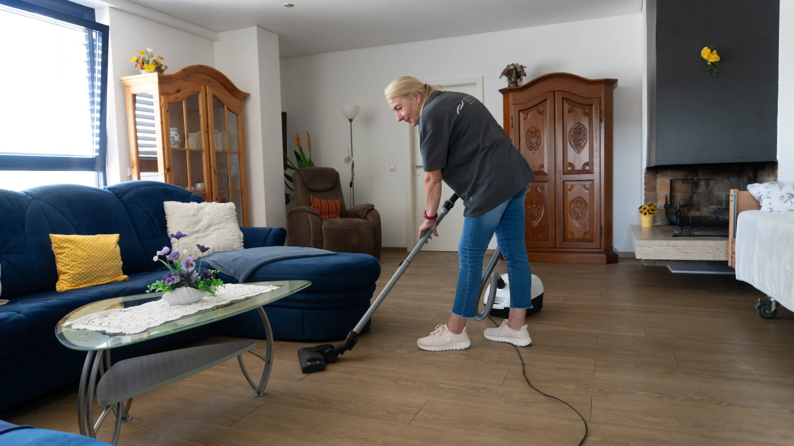 Mitarbeiterin bei der hauswirtschaftlichen Hilfe